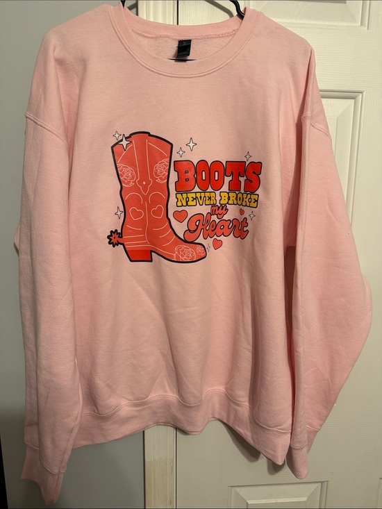 Gildan Tops - Gildan Light Pink Graphic Sweatshirt with Orange Red Boot Design